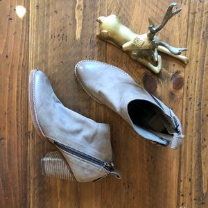 Dolce vita side zipper booties